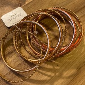 Set of 13 bracelets Gold Tone, Pale pine, Coral beads